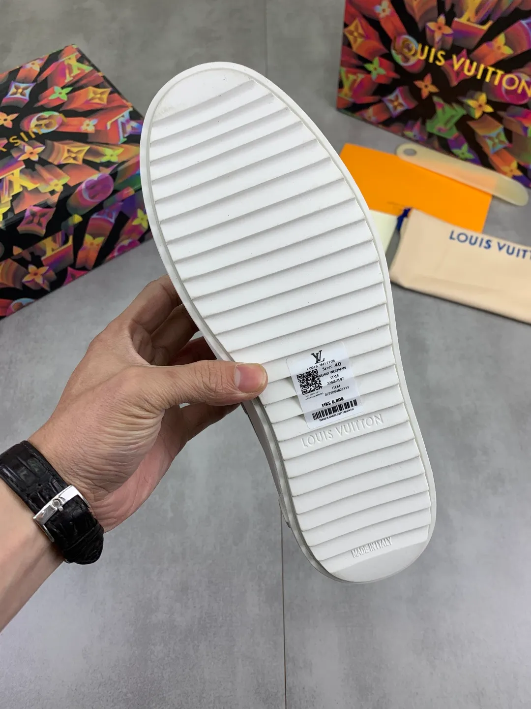 Men's men's shoes P520💰【New style】🆘High quality cowhide【Louis Vuitton】LV official website's latest model🎁casual and fashionable men's shoes👟hot style💥simple and elegant style, exclusive for trendy men. Unique official website's latest brand elements👑original decoration, fashionable and generous, the fabric is made of original denim➕comfortable and breathable mesh lining➕cow leather feet ✅The official website specifies wear-resistant casual outsole, the classic model is taken in real life🎬Color: 4️⃣colors available😍Number of codes: 38-44 Full set of packaging